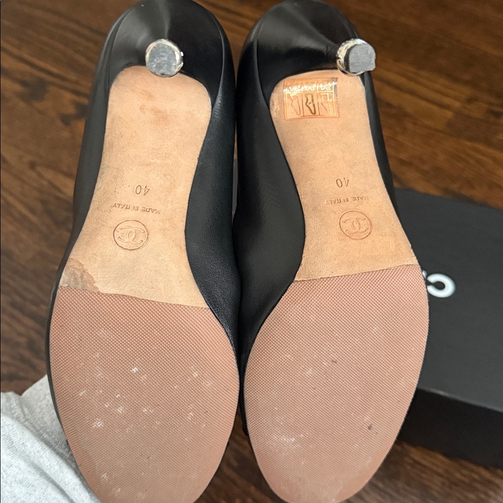 CHANEL Classic Black Pumps Size 40 - Picture 3 of 8